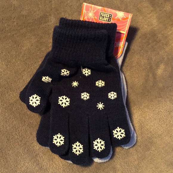 New Girls Winter Assortment of Gloves and Hat - Picture 3 of 6